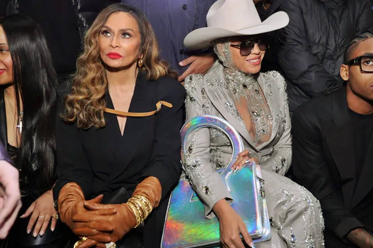Beyonce stuns at NY fashion week to support nephew’s debut