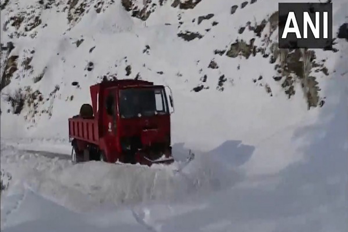 J-K: Snow clearance operation underway in Poonch’s avalanche-hit area