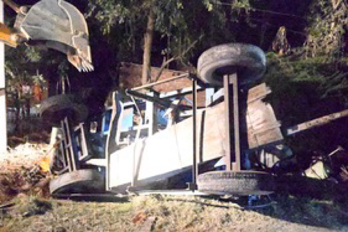 6 killed as bus rams into tractor-trolley in UP’s Jaunpur
