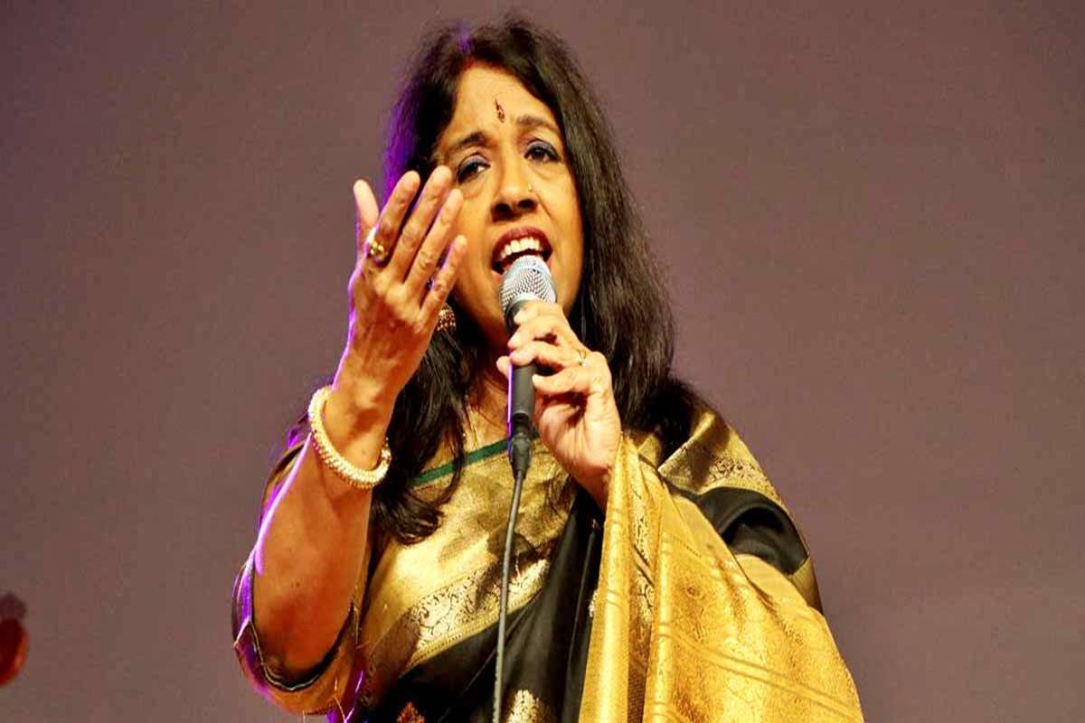 Kavita Krishnamurti addresses cellphone distractions at concerts