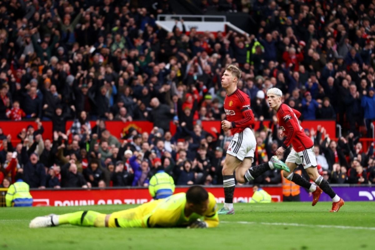Manchester United climbs to 6th place after 3-0 win over West Ham