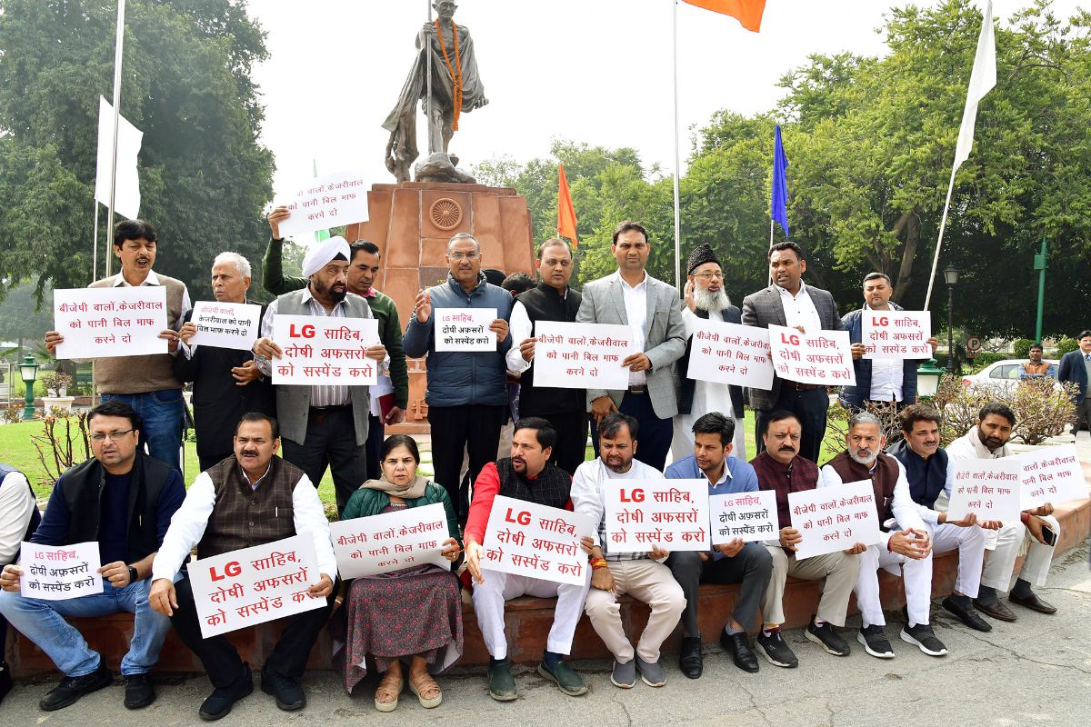 AAP MLAs protest in Delhi assembly stalling of scheme on water bills