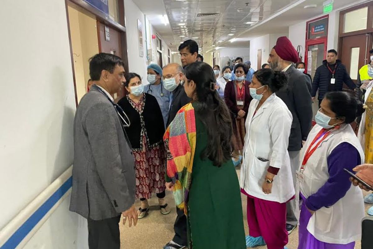 Atul Goel visits Safdarjung Hospital, inspects M-NICU