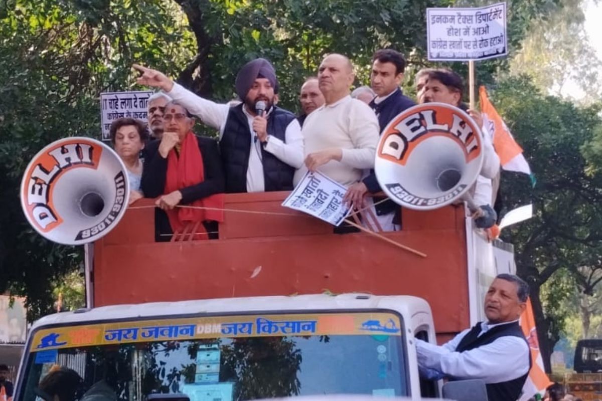 Delhi Cong protests against Centre for freezing party accounts