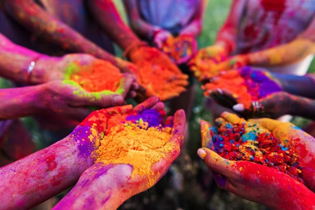 Holi 2024: Wishes, quotes, whatsapp and facebook statuses to share with your family and friends