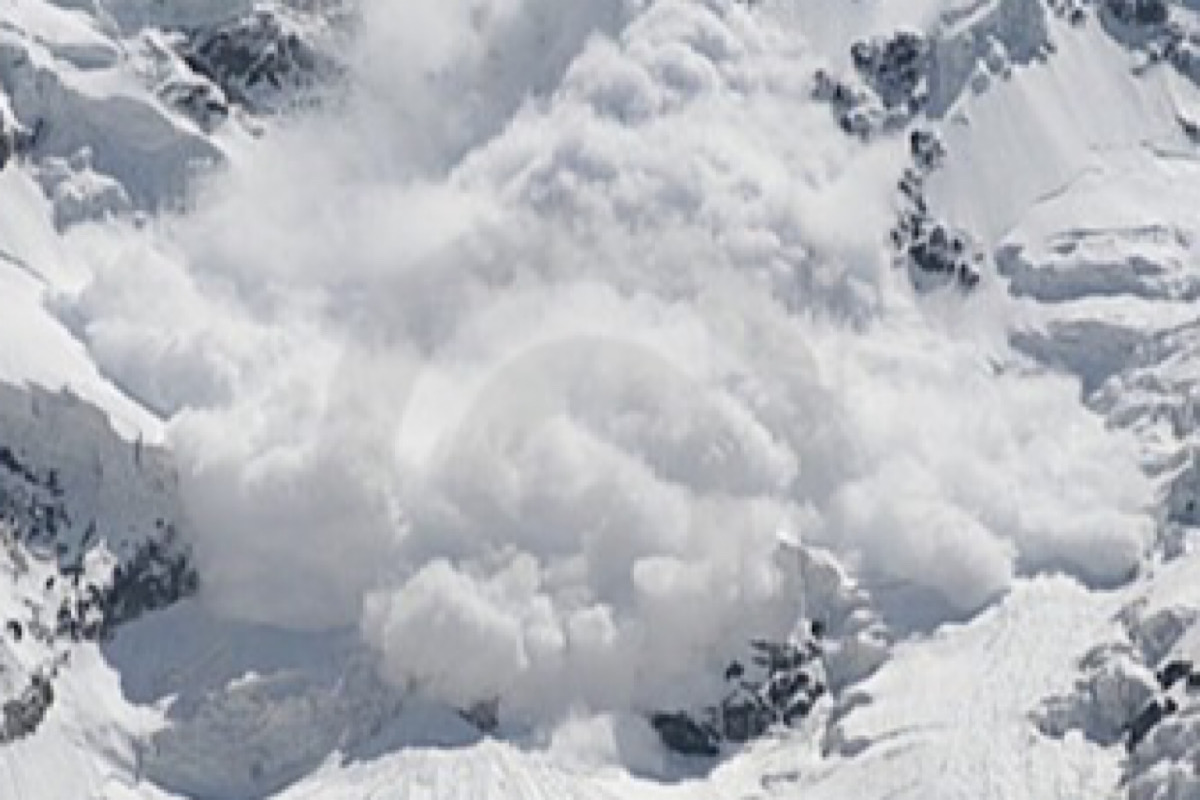 Avalanche damages shops in Himachal