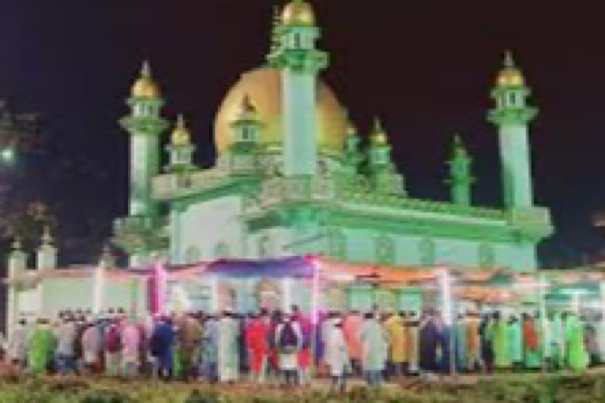 Lakhs of pilgrims visit Furfura Sharif on special occasion