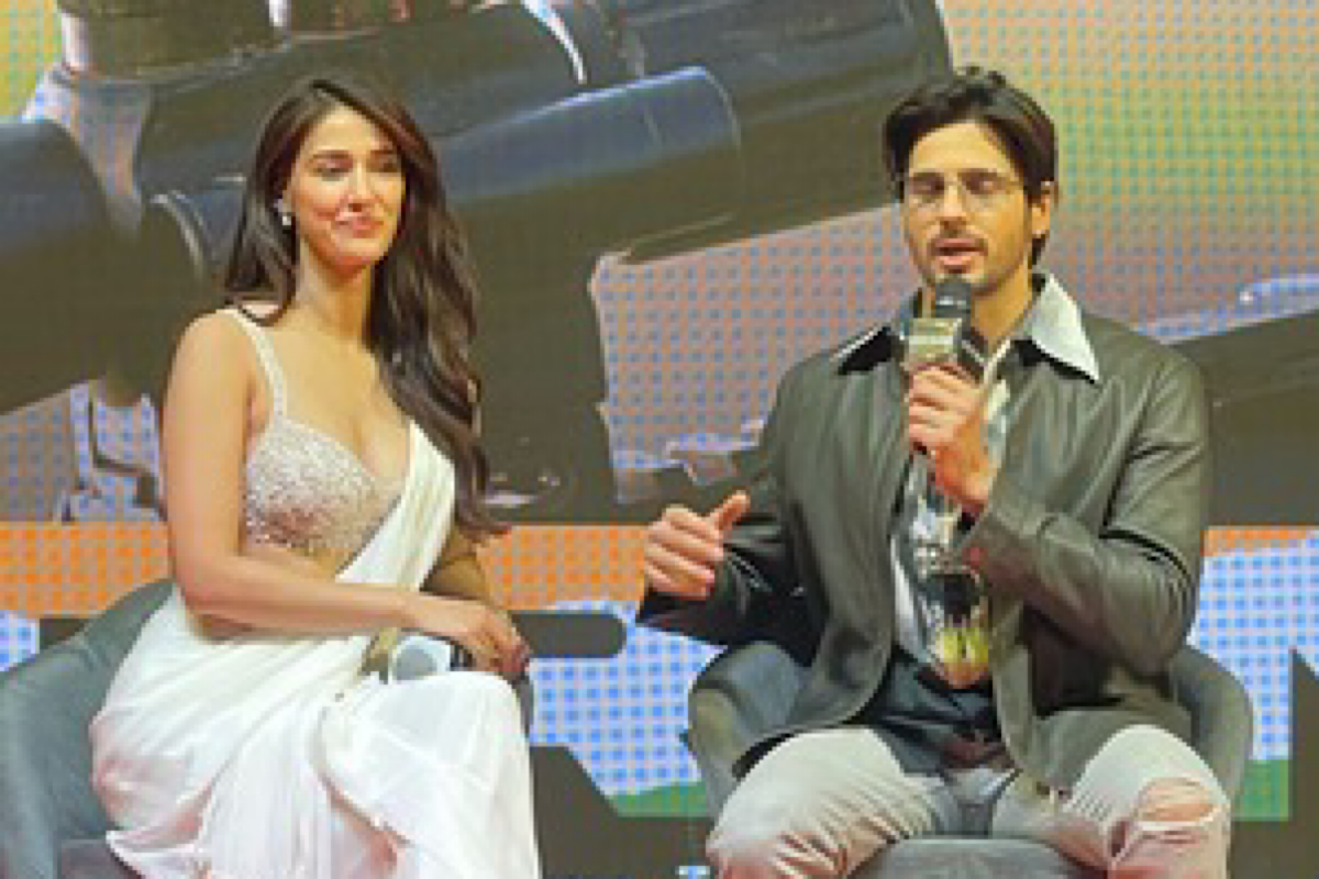Disha Patani & Sidharth bonded over gym sessions, volleyball during shoot breaks