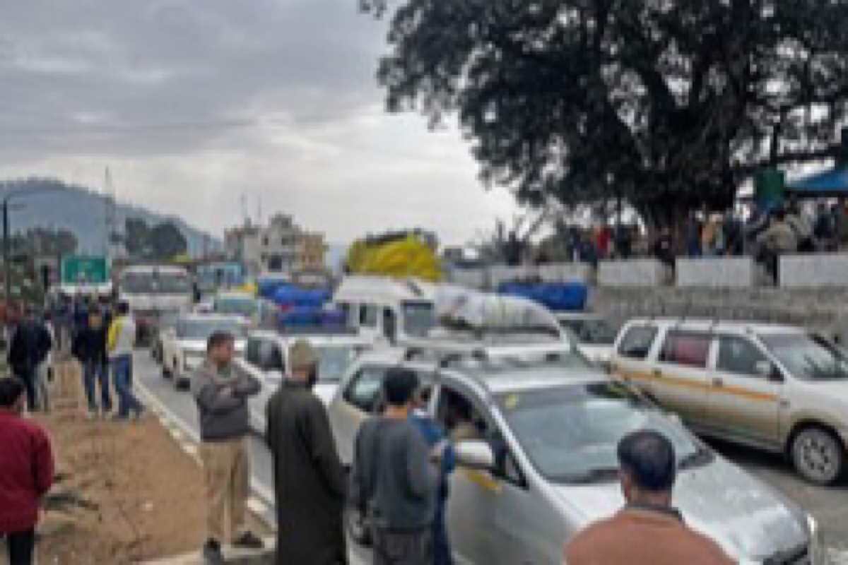 Jammu-Srinagar highway opens for traffic after 12 hours