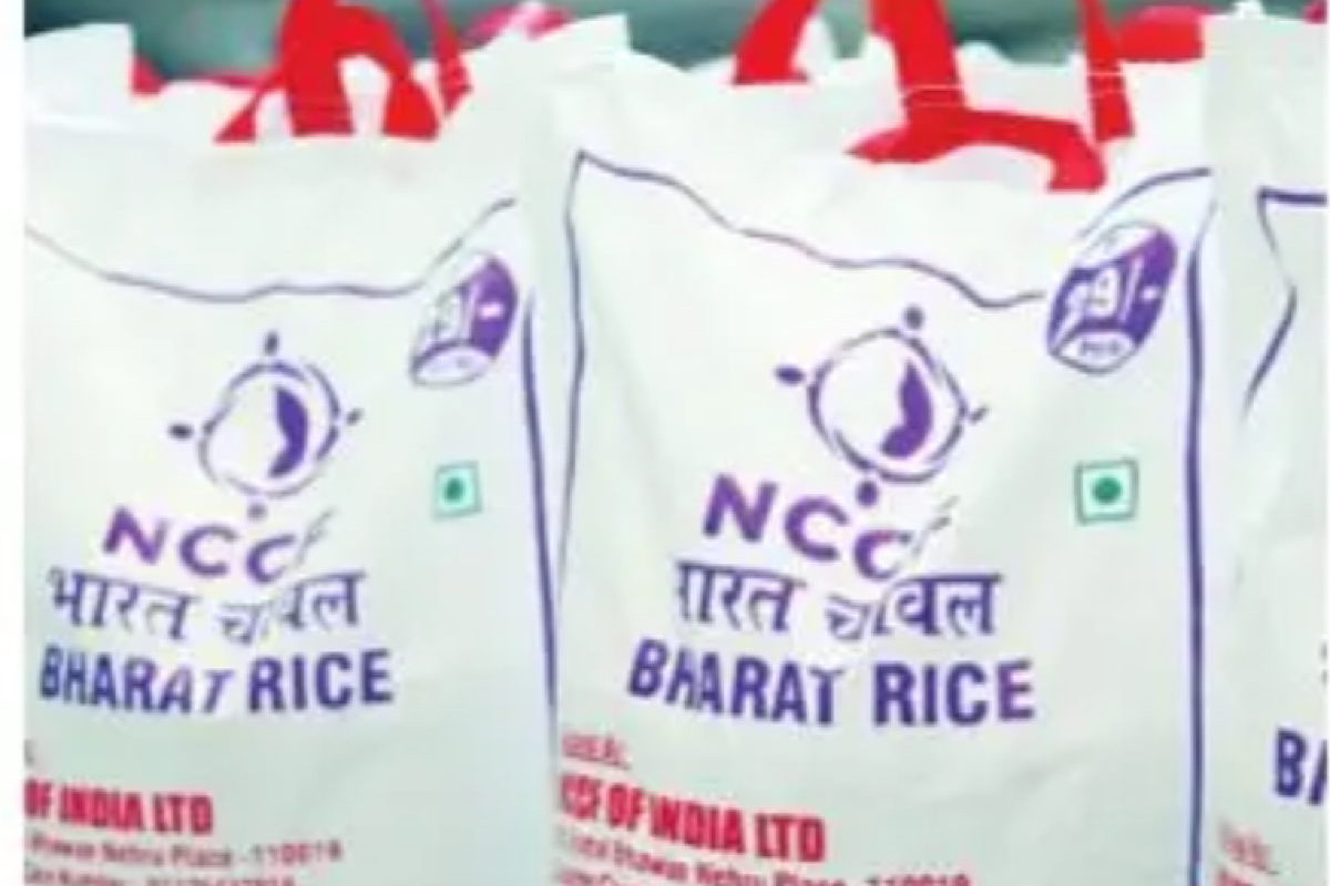 Consumer affairs ministry to sell ‘Bharat’ atta, rice at Rly stations
