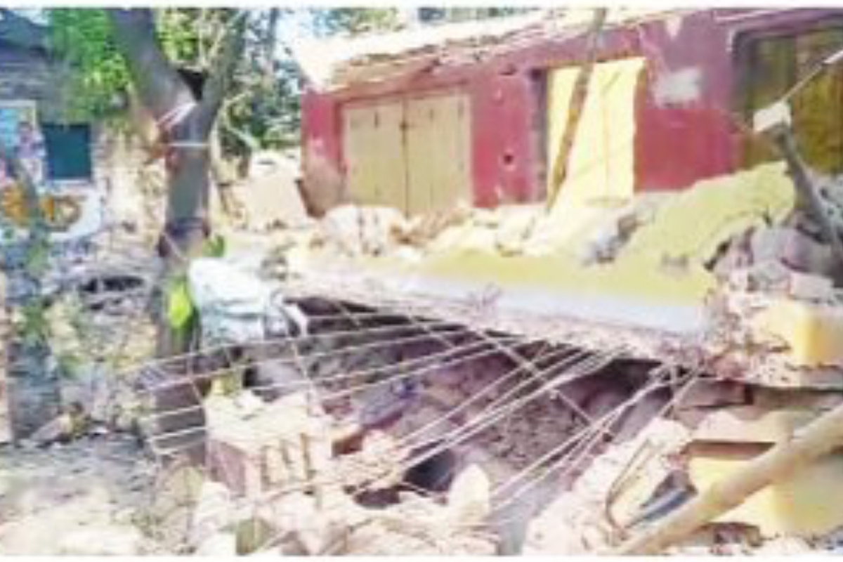 Old house collapses, two injured