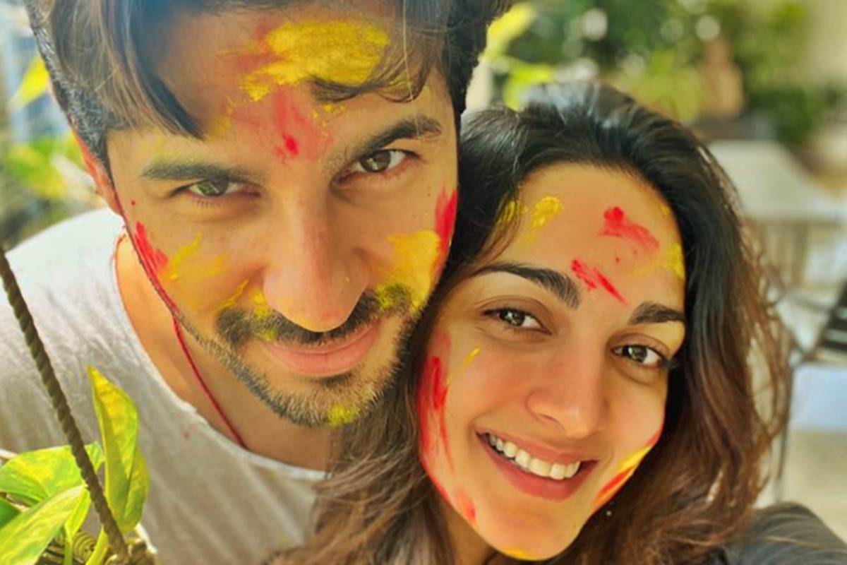 Kiara & Sidharth’s colorful Holi selfie lights up Instagram