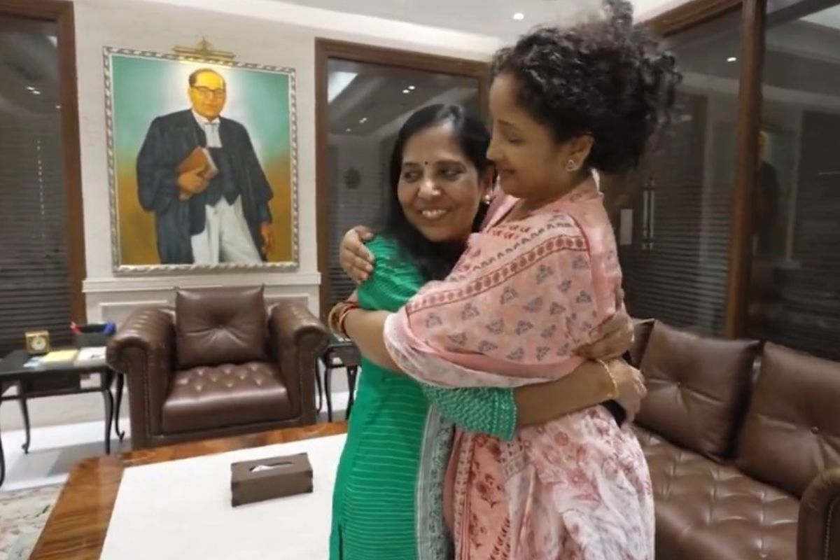 JMM leader Kalpana Soren meets Sunita Kejriwal in Delhi