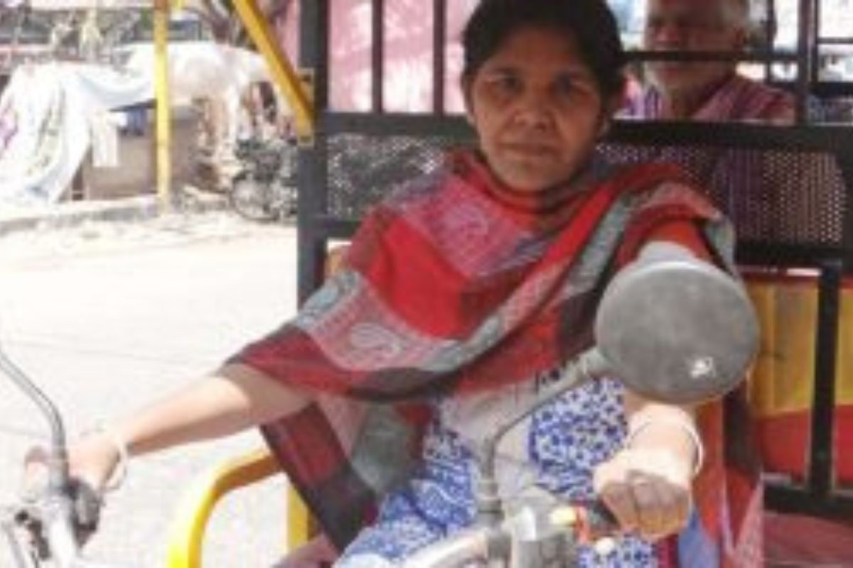 Women in UP will now drive e-auto rickshaws