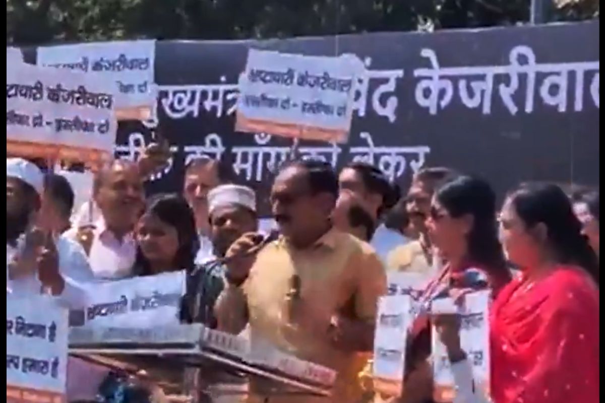 Delhi BJP stages protest against AAP Govt