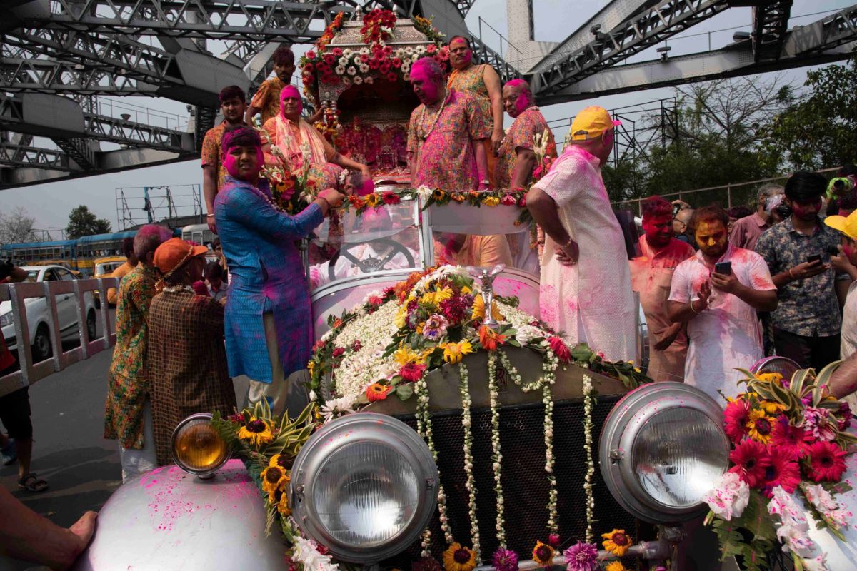 Rolls Royce Holi in Kolkata: A vibrant symphony of tradition and devotion