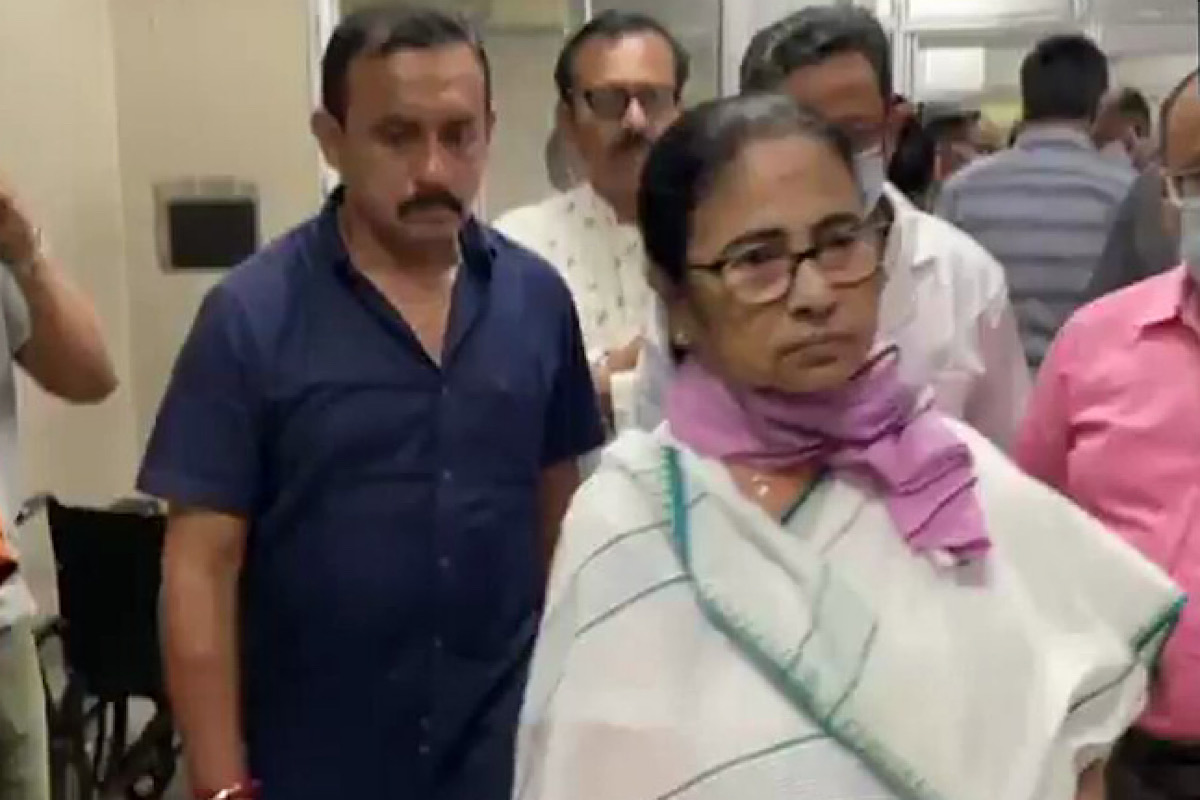 WB CM Mamata Banerjee meets cyclone victims at hospital in Jalpaiguri