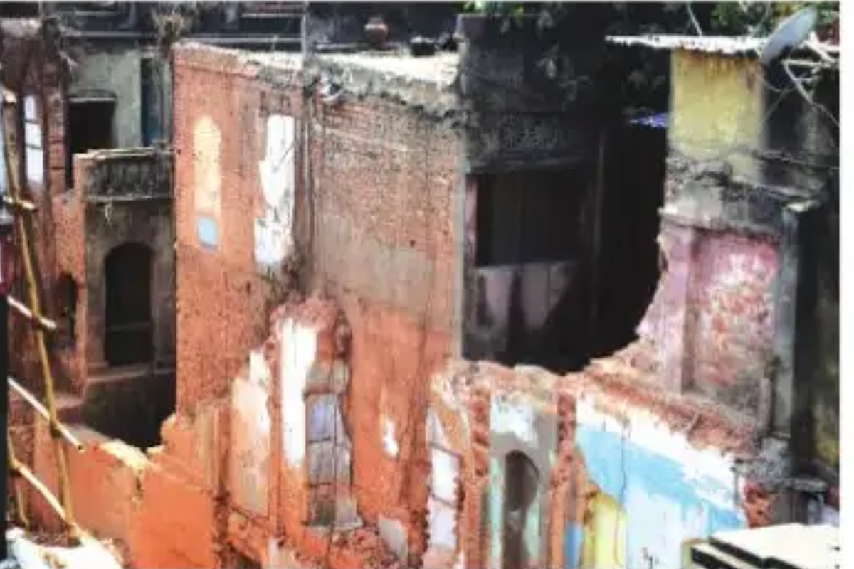 Another building collapse scare at Bowbazar