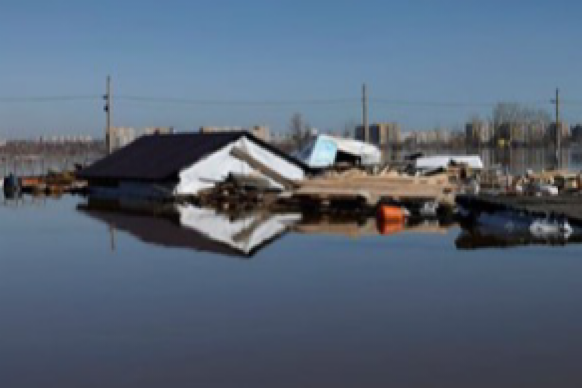 Russian regions grapple with severe flooding amid rising water levels
