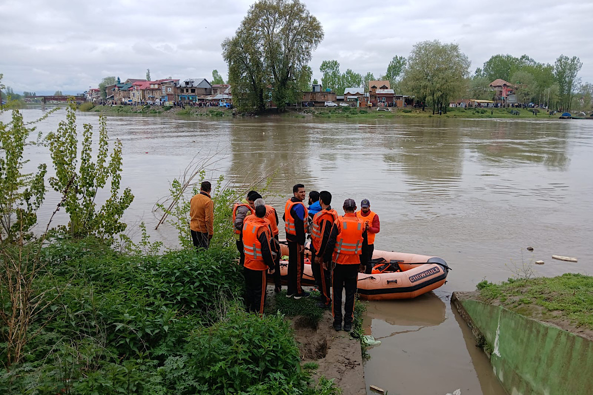 Four killed as boat carrying school children capsizes in Srinagar
