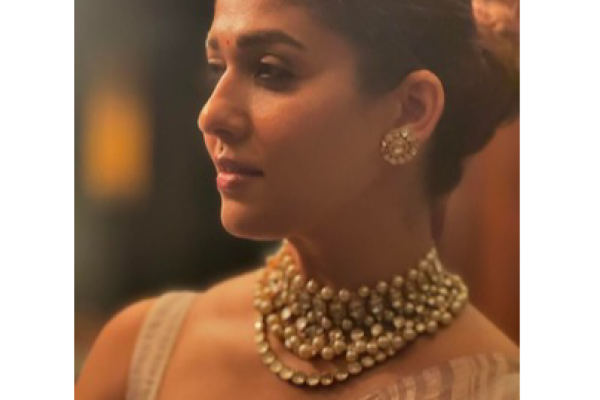 Nayanthara wows fans with her picture in striped saree, choker necklace