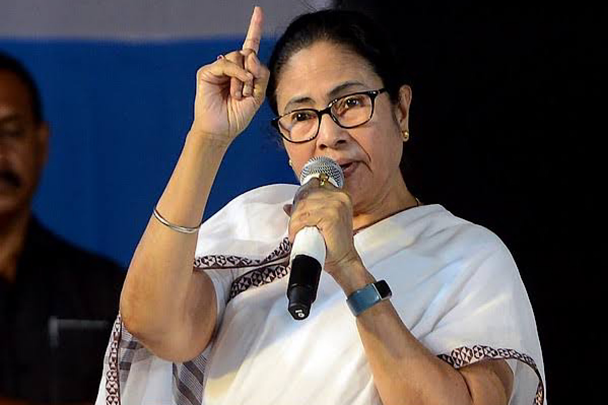 Mamata slams EC, says it’s acting like Modi’s puppet