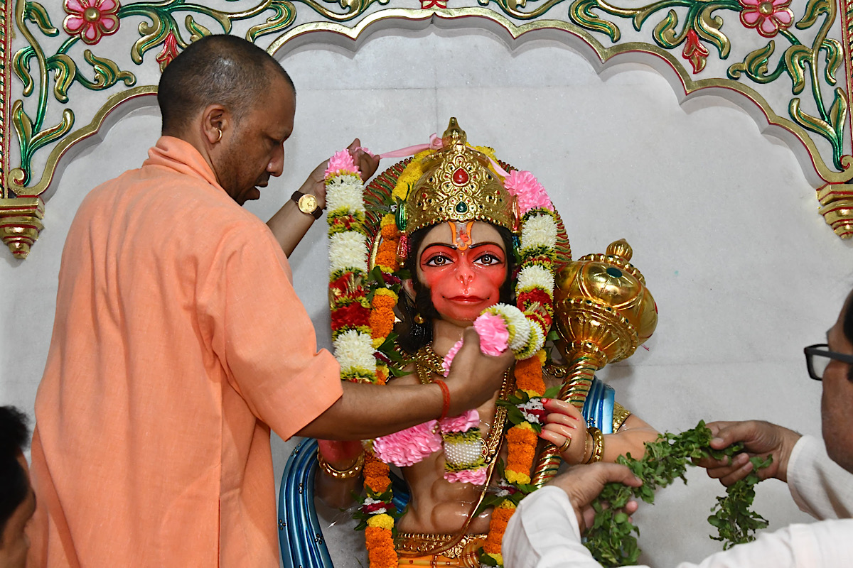 CM Yogi offers prayers on Hanuman Jayanti at Gorakhnath temple