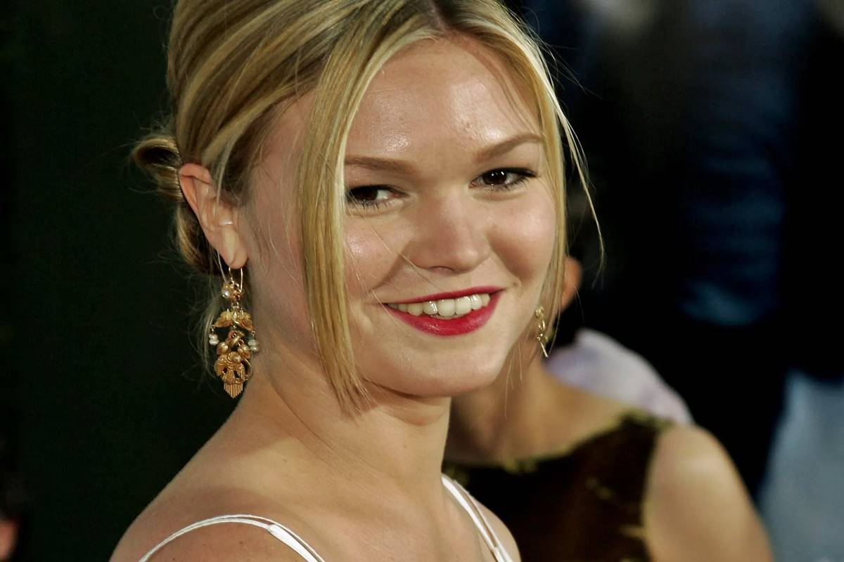 Julia Stiles quietly welcomes third child amid directorial debut