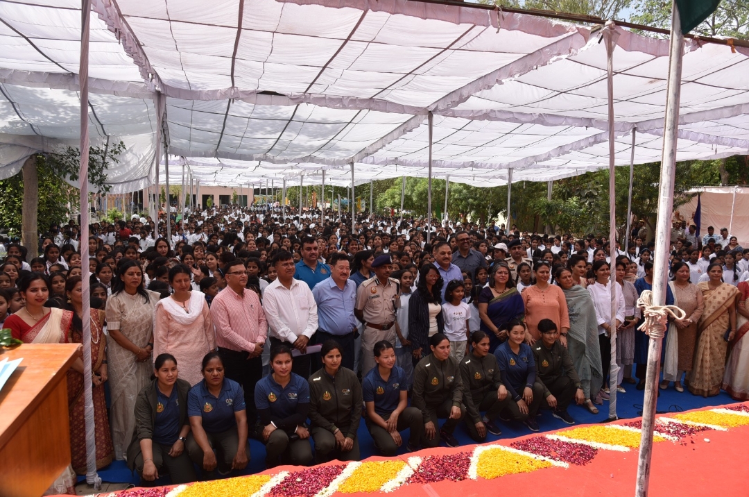 6,000 schoolgirls take part in Delhi Police self-defence camp