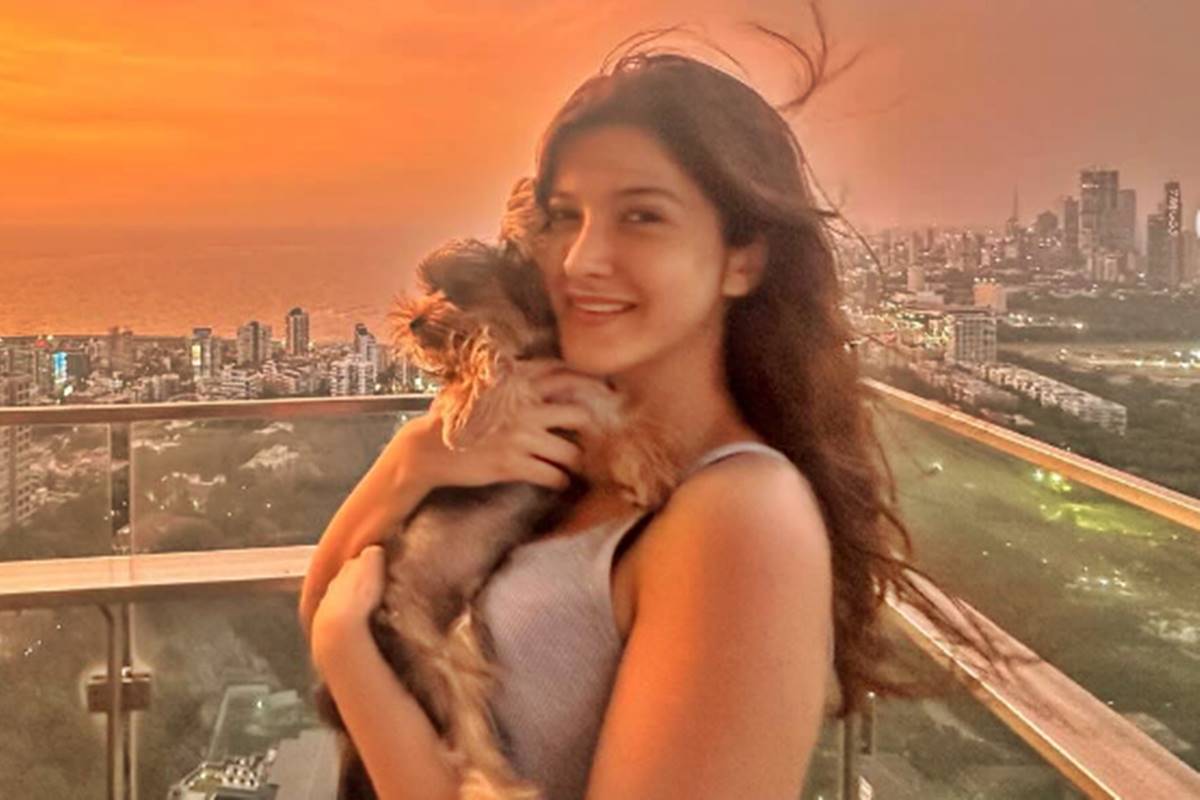 Shanaya Kapoor enjoys sunset stroll with pet ‘Pabloooo’