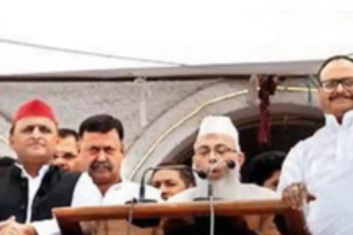 Political leaders come on one platform in Lucknow to wish people on Eid