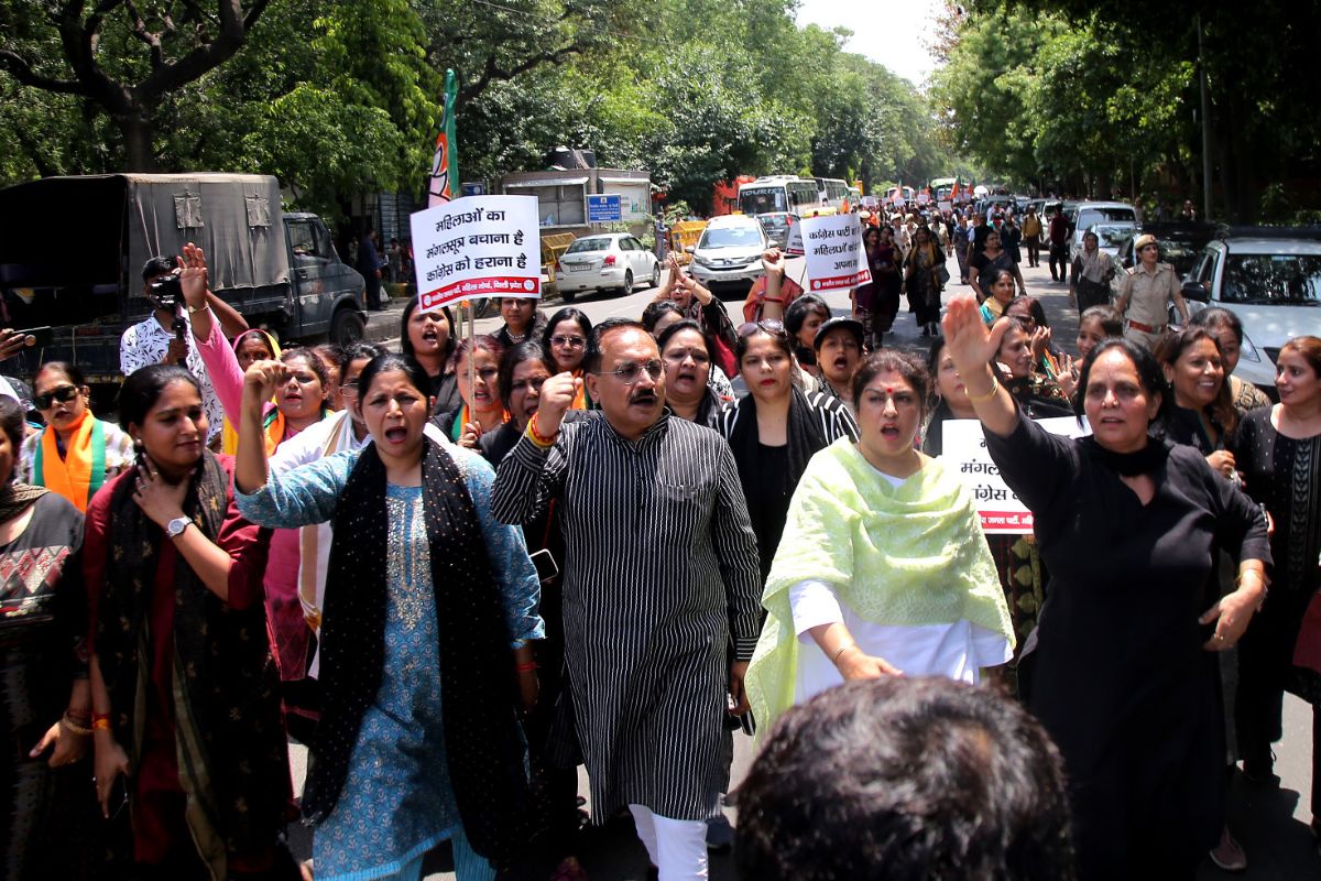 Delhi BJP women wing protests against Congress manifesto