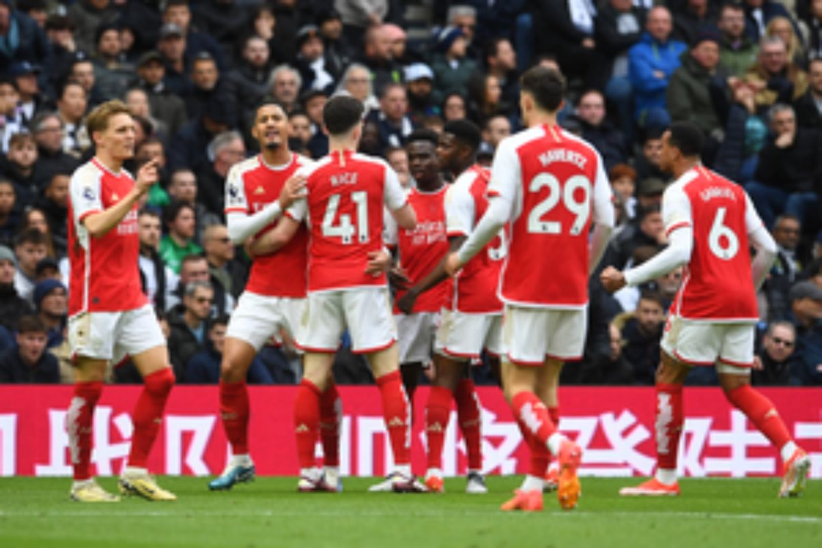 Premier League: Two horses in race for title as Arsenal, Man City both win