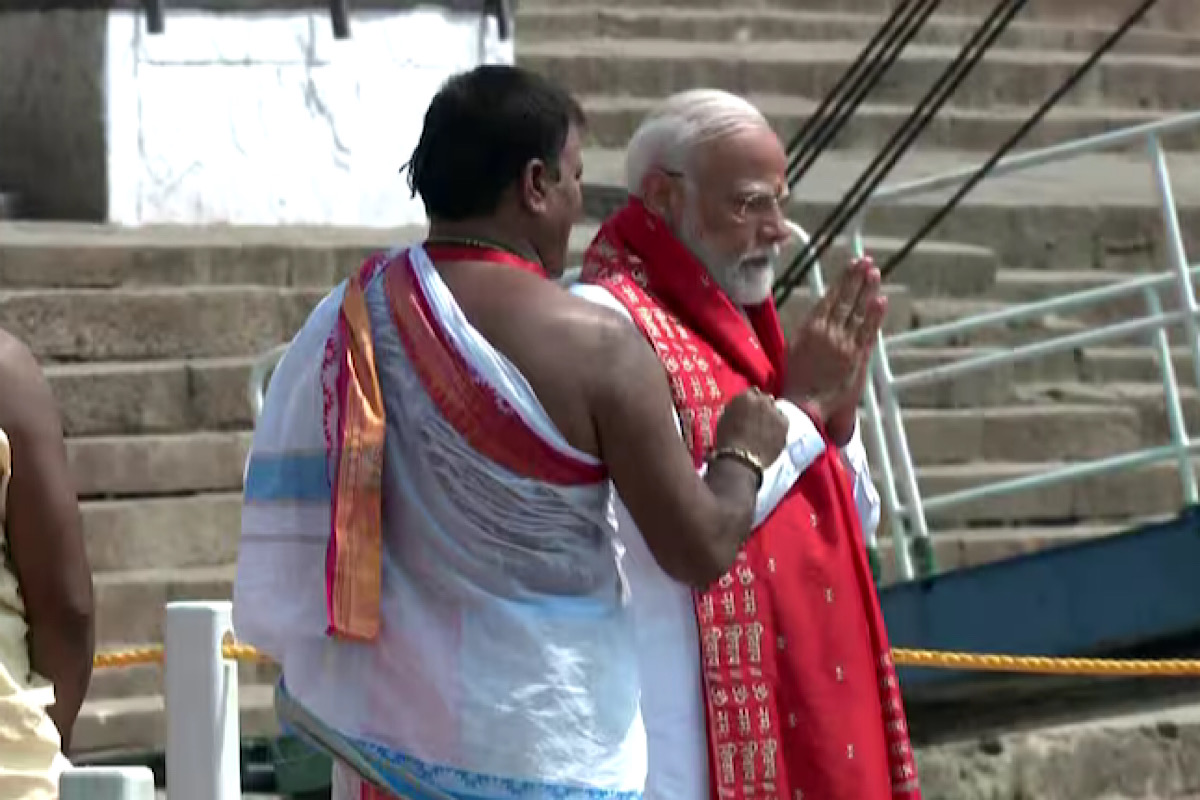 PM Modi offers prayers at Dashashwamedh Ghat in Varanasi ahead of filing Lok Sabha nomination