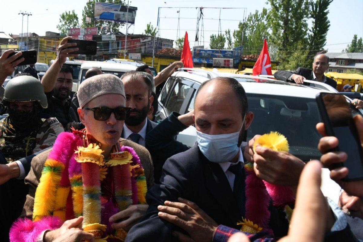 Vote against abrogation of Art 370: Omar after filing nomination from Baramulla