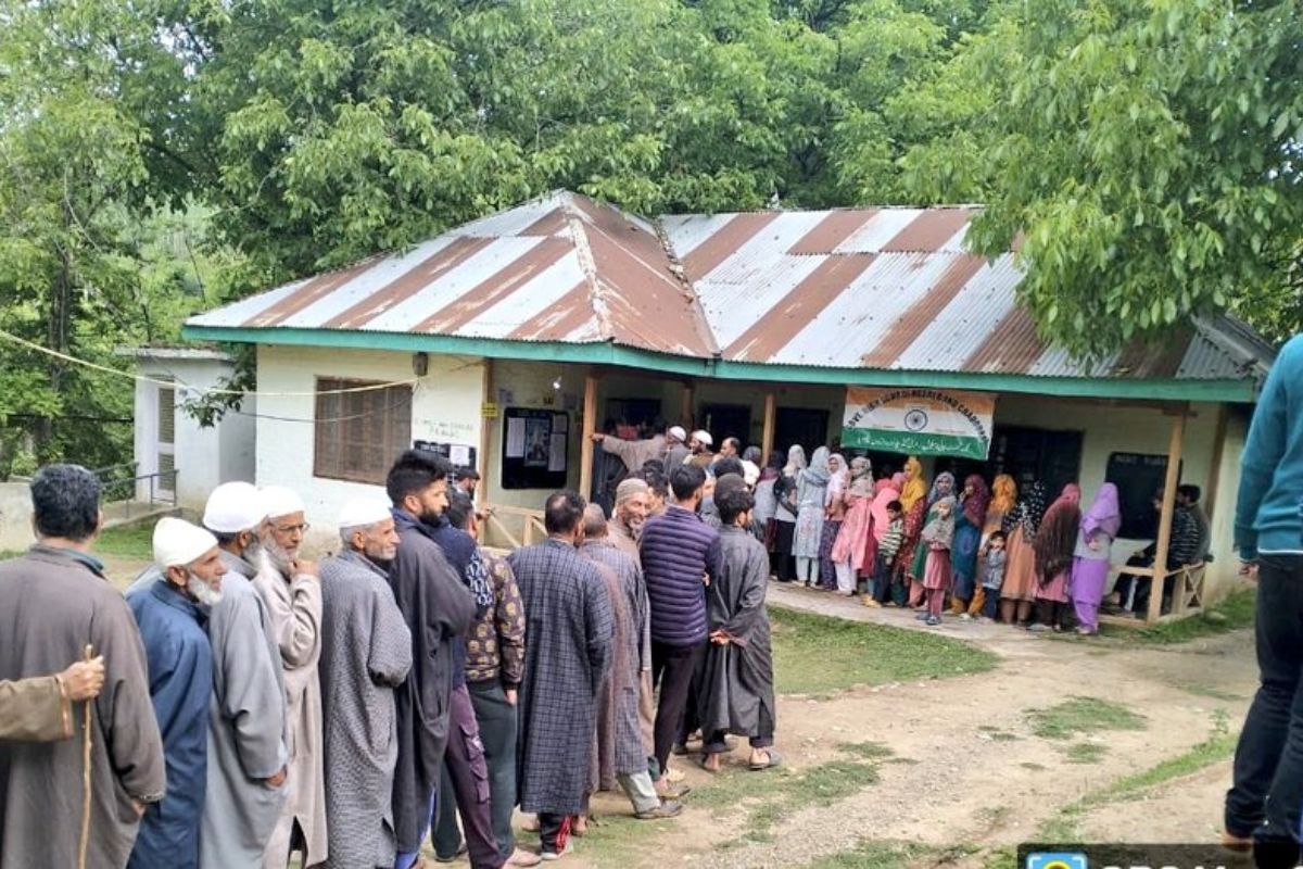 Long queues of voters in Srinagar break jinx of poll boycotts