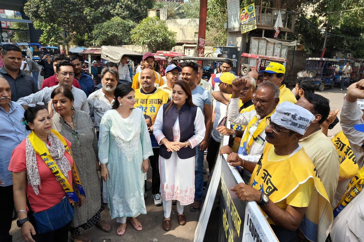 Delhi Mayor holds meet to resolve issue related to Karol Bagh zone
