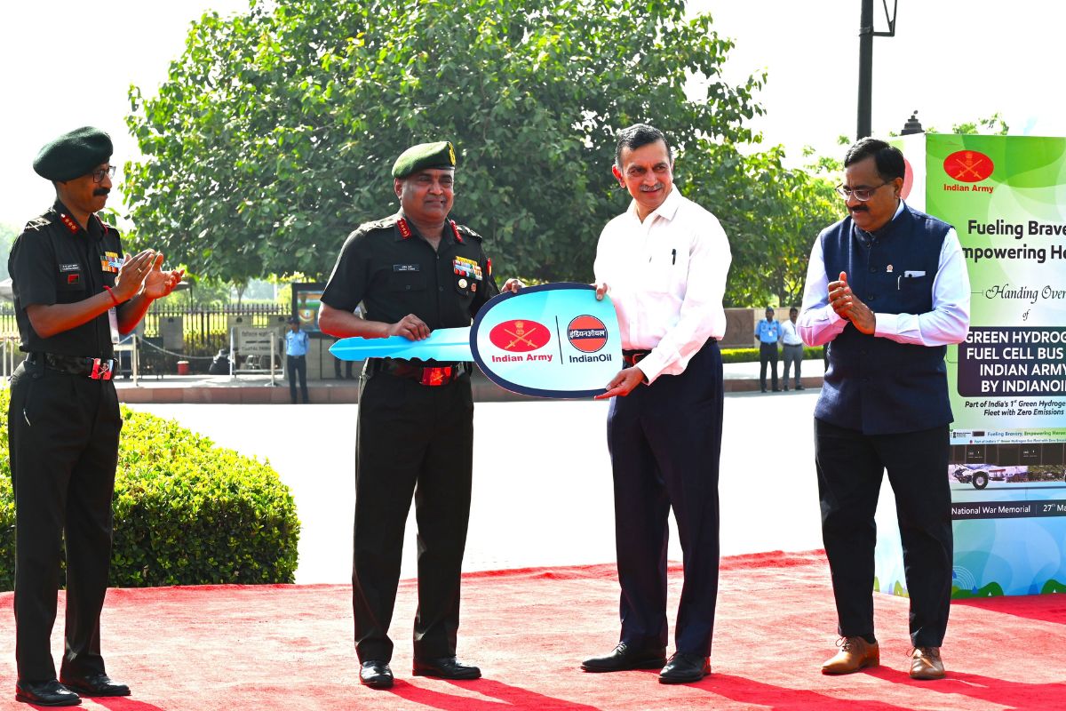 Army collaborates with IOCL for demonstration trials of Hydrogen Fuel Cell Bus technology