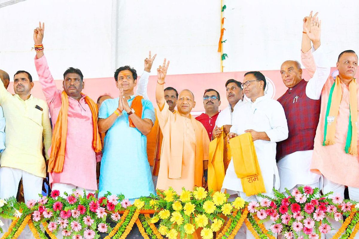 Only a Ram Bhakt will rule Delhi, people will dump Congress & SP in anonymity: CM Yogi
