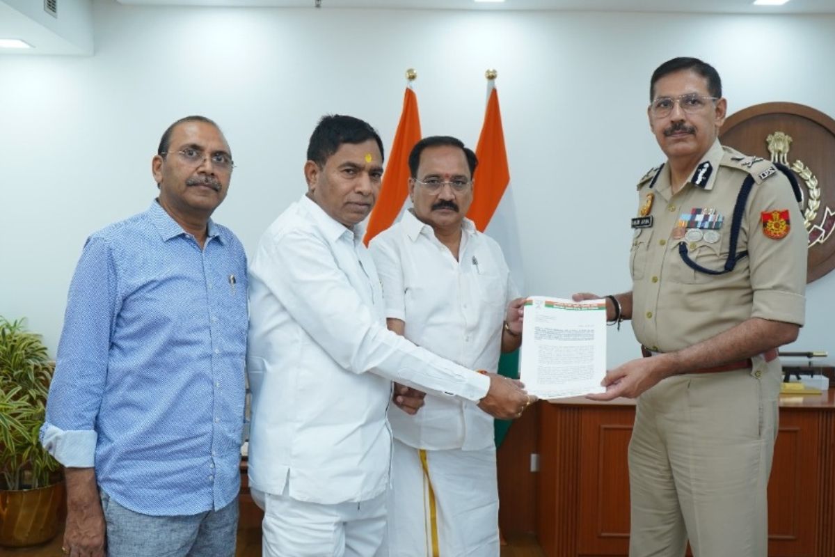 Delhi BJP files police complaint against tanker mafia for theft of water