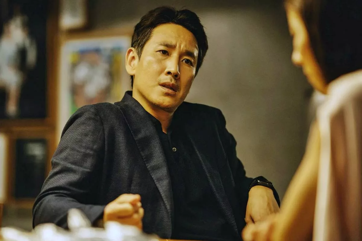 Lee Sun-kyun honored with Posthumous Achievement Award at Busan Film Festival