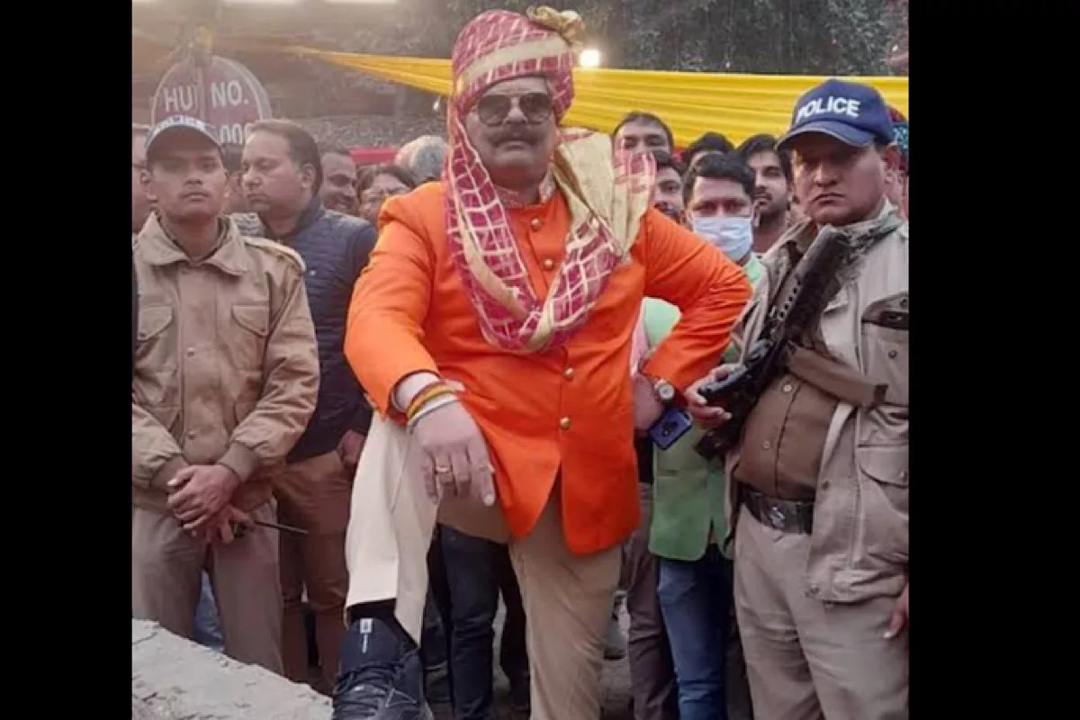 Former MLA attacks house of his successors, both taken in police custody