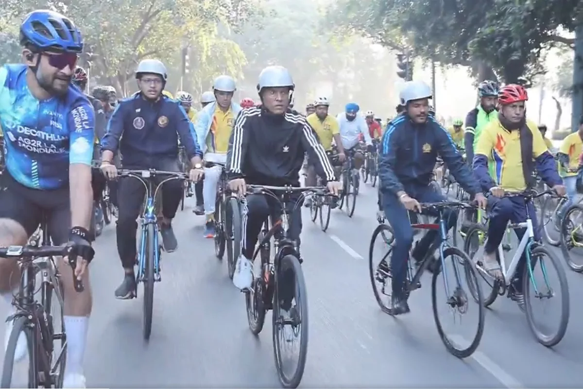 Mandaviya leads Fit India Sundays on Cycle campaign in Delhi