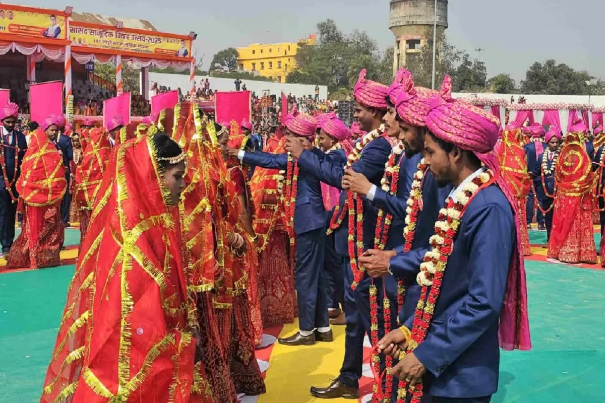 Hazaribagh hosts historic mass wedding: 100 couples united in grand ceremony