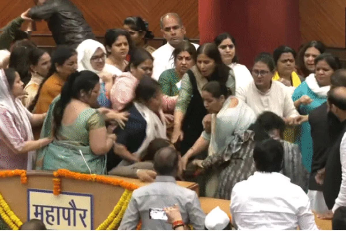 Chaos erupts in MCD meeting as AAP and BJP councillors clash