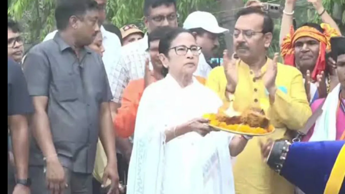 Mamata pulls the ropes of first Rath at Digha