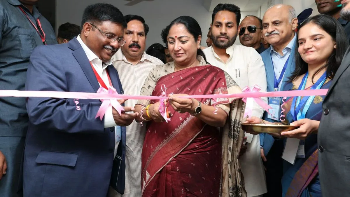 Delhi CM inaugurates 3D mammography unit at Dharamshila Narayana Super Specialty Hospital