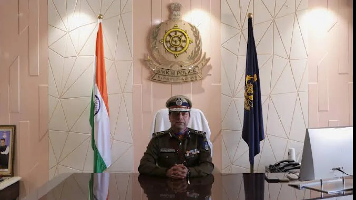 Sikkim DGP interacts with public, students