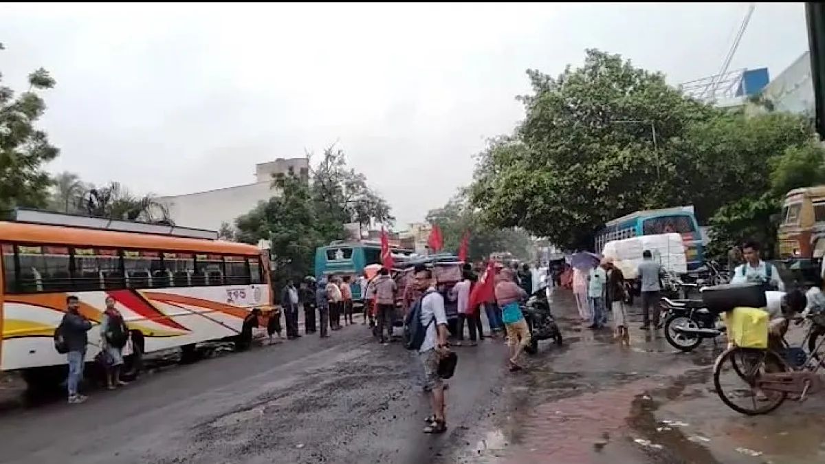 Nationwide protest: City sees normal activity barring pockets of resistance