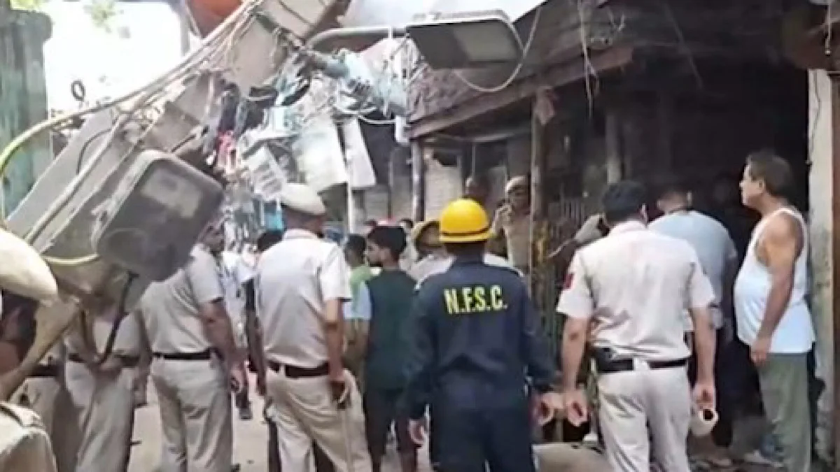 6 die after building collapses in Delhi’s Seelampur